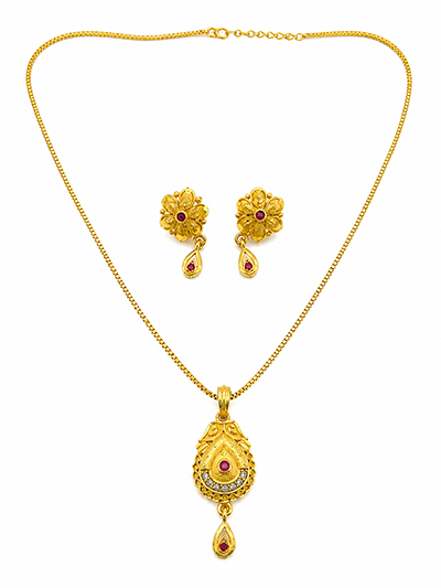 Gold-Tone Floral Pendant Necklace & Earrings Set1